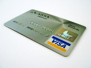 Niskie stopy mieszają  w kartach kredytowych